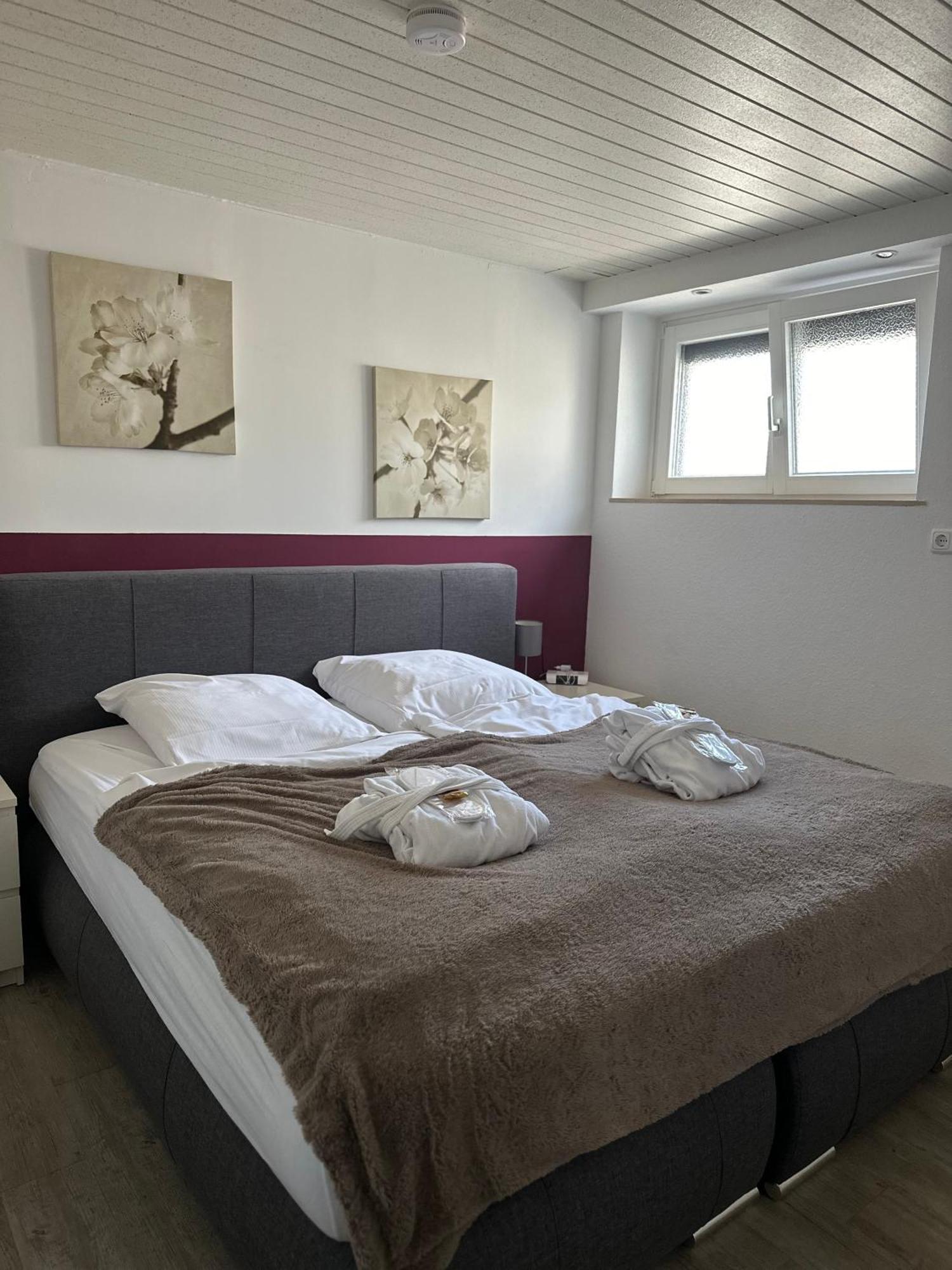 Ferienwohnung Schlossblick - 4 Sterne Sauna Pool Whirlpool Exklusiv Braunfels Esterno foto