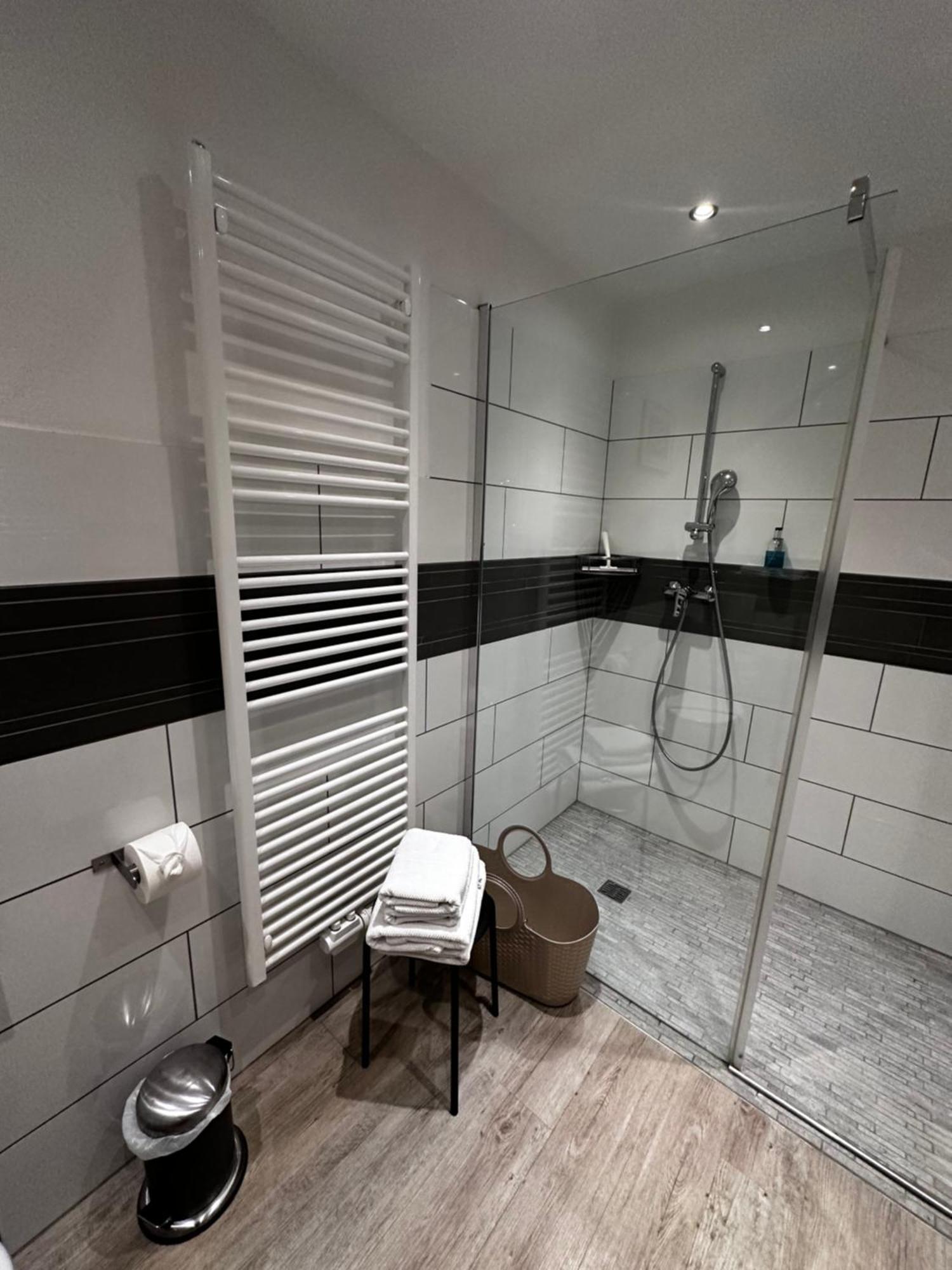 Ferienwohnung Schlossblick - 4 Sterne Sauna Pool Whirlpool Exklusiv Braunfels Esterno foto